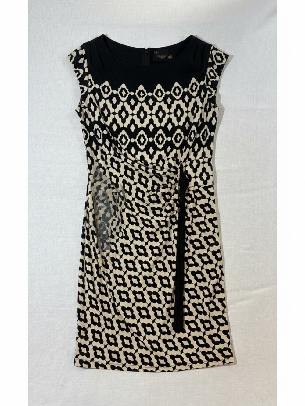 Just...Taylor Black & Cream Cap Sleeve Patterned Sheath Dress